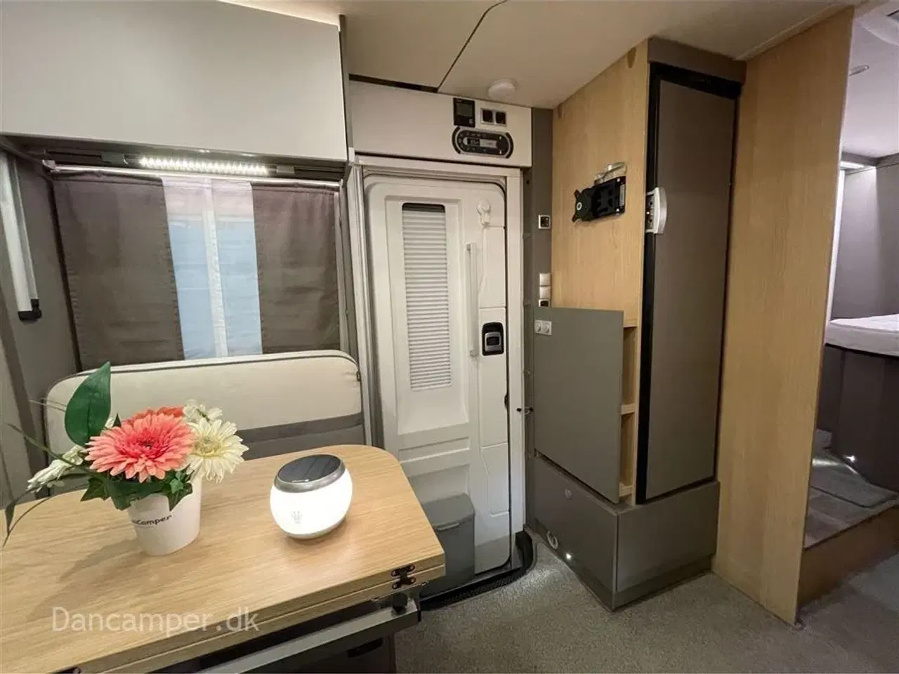 Billede 7 - 2024 - LMC Tourer H 720 Lift LMC Tourer H 720 Lift, 140 Hk, 9-trins aut., El-støttefødder, vandbåren varme i gulvet samt blæsevarme - en god vintervogn