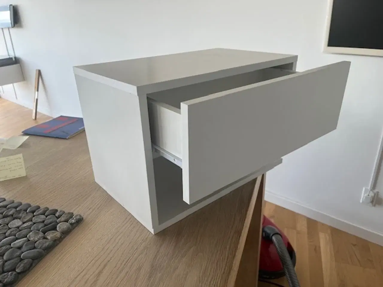 Billede 3 - Hylde m/skuf til senge