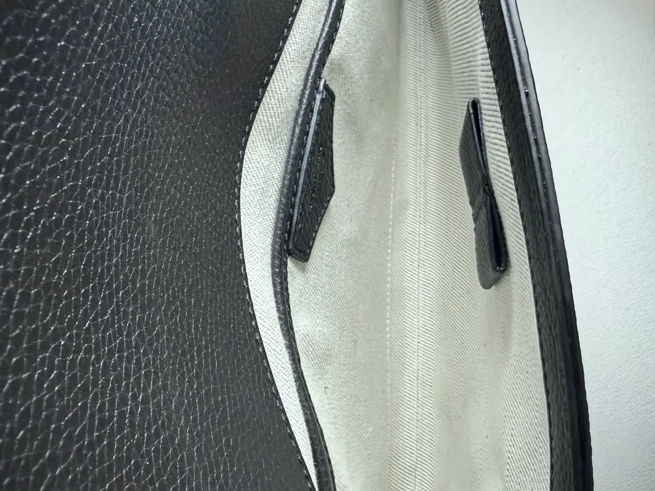 Billede 4 - 👝 Montblanc stor clutch i sort læder - ubrugt