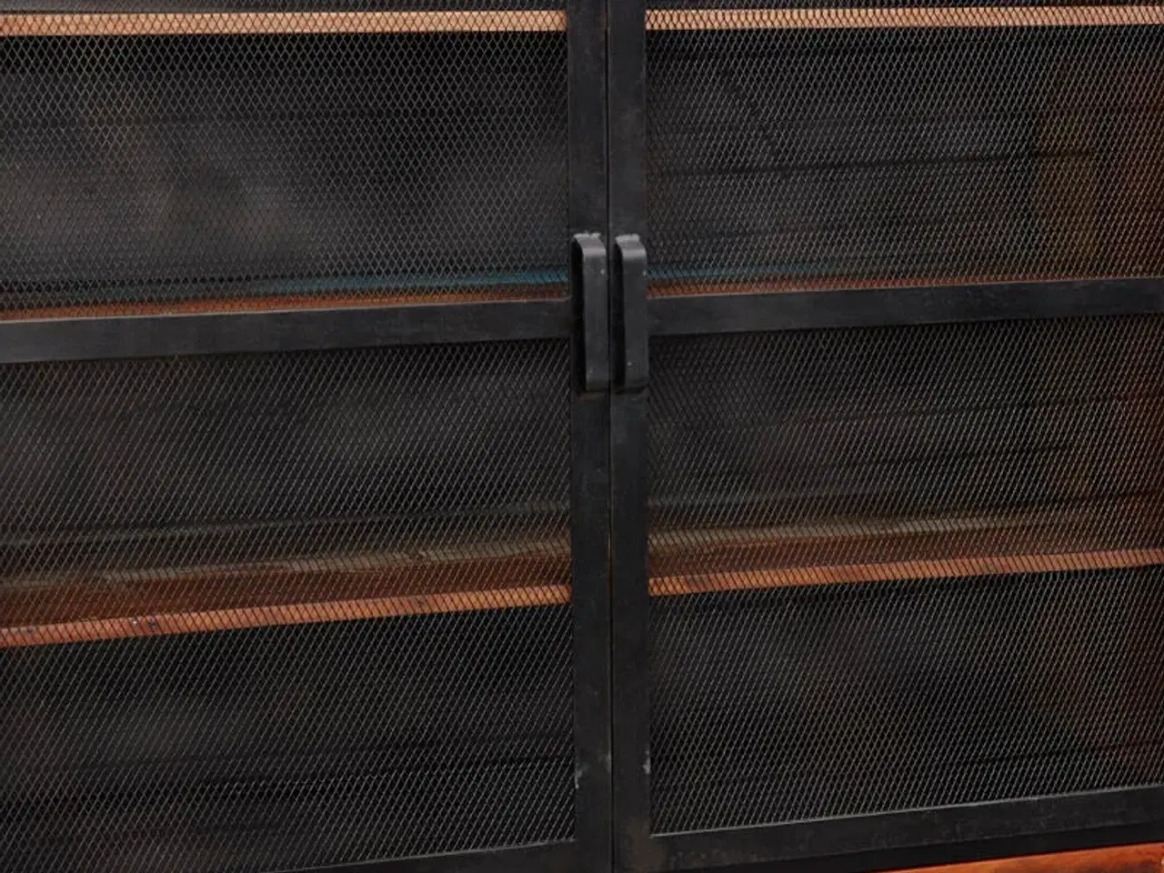 Billede 5 - Nyt Farmer skab i jern og træ