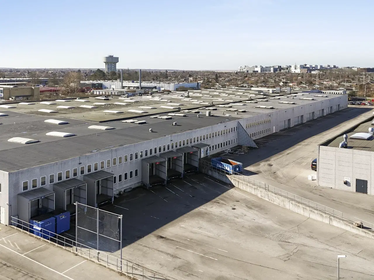 Billede 6 - Højloftet lager m. 26 porte