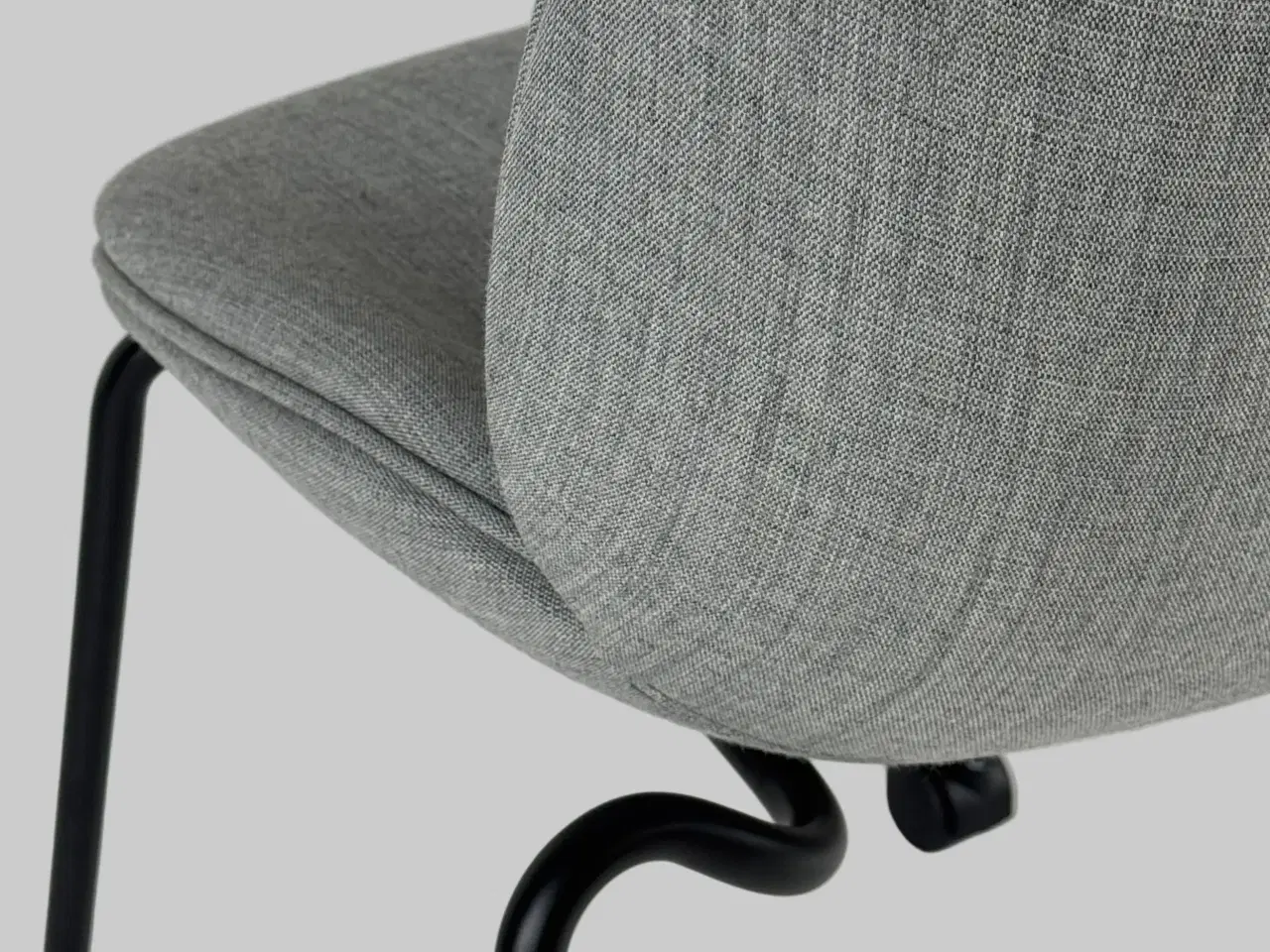 Billede 6 - GUBI Beetle Stol – Grå/Sort Stel