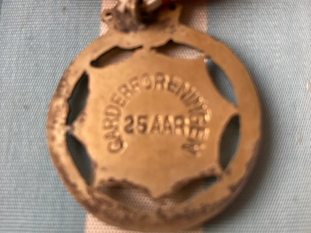 Billede 8 - Bowlerhat fra 1923 og emblemer