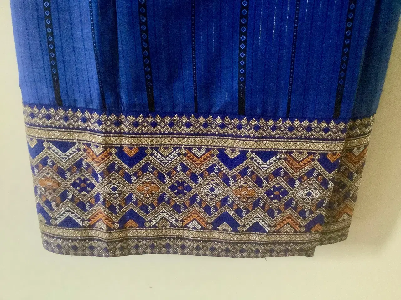 Billede 3 - Smuk selskabsdragt i Thai silke.