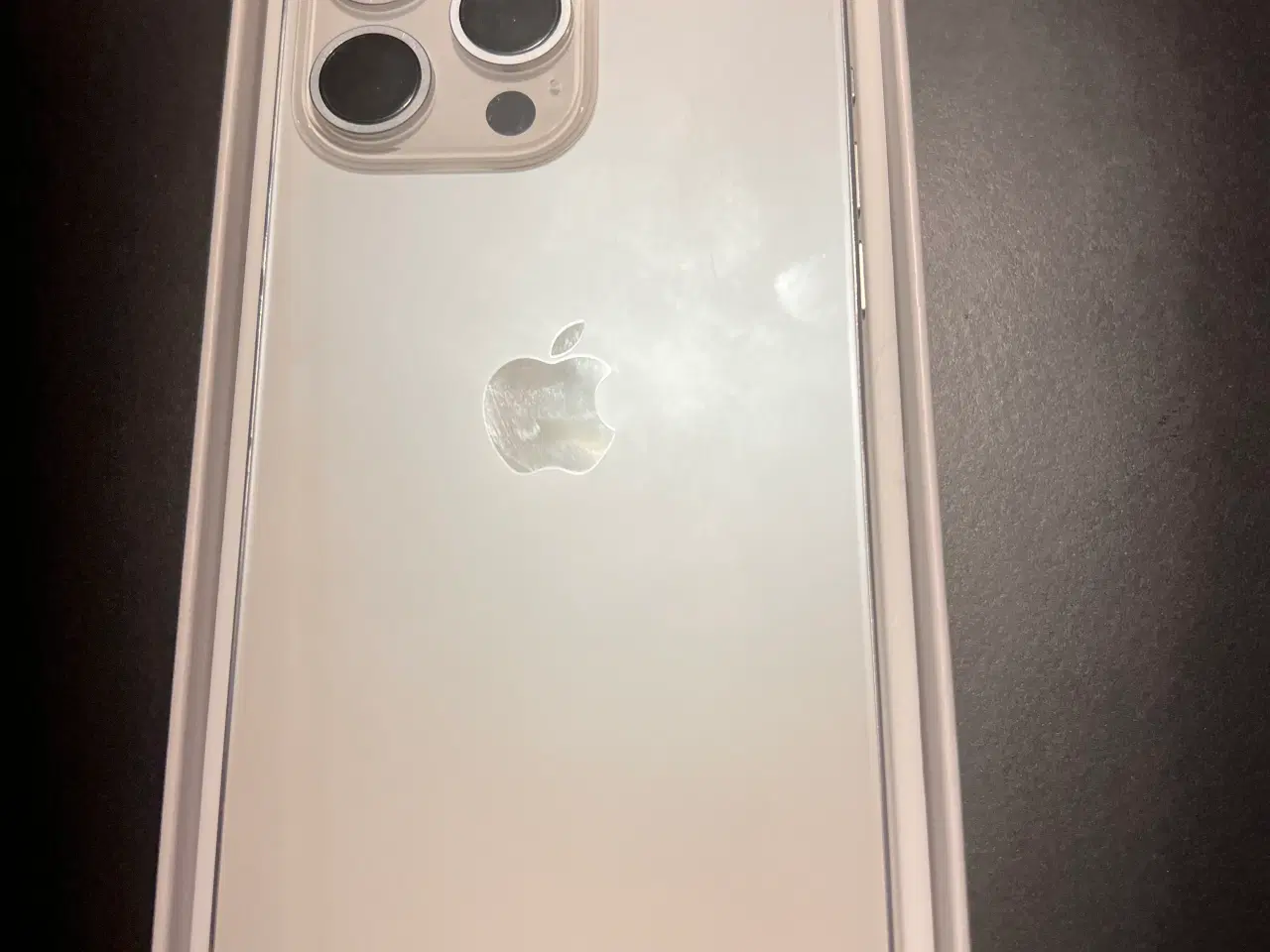 Billede 11 - iPhone 15pro Max grafitsort og hvid