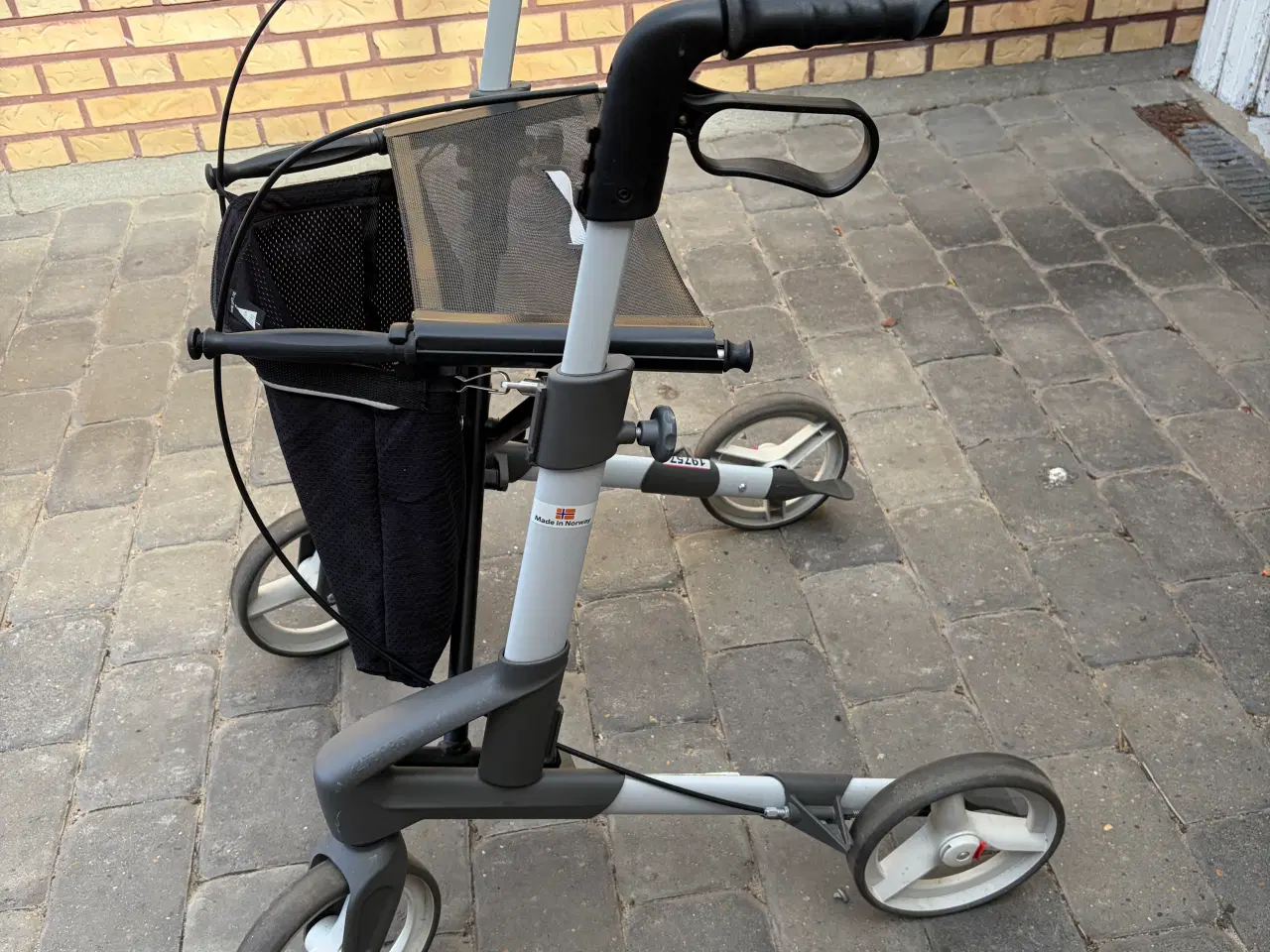 Billede 2 - Topro Troja rollator – Pæn stand og nem at folde