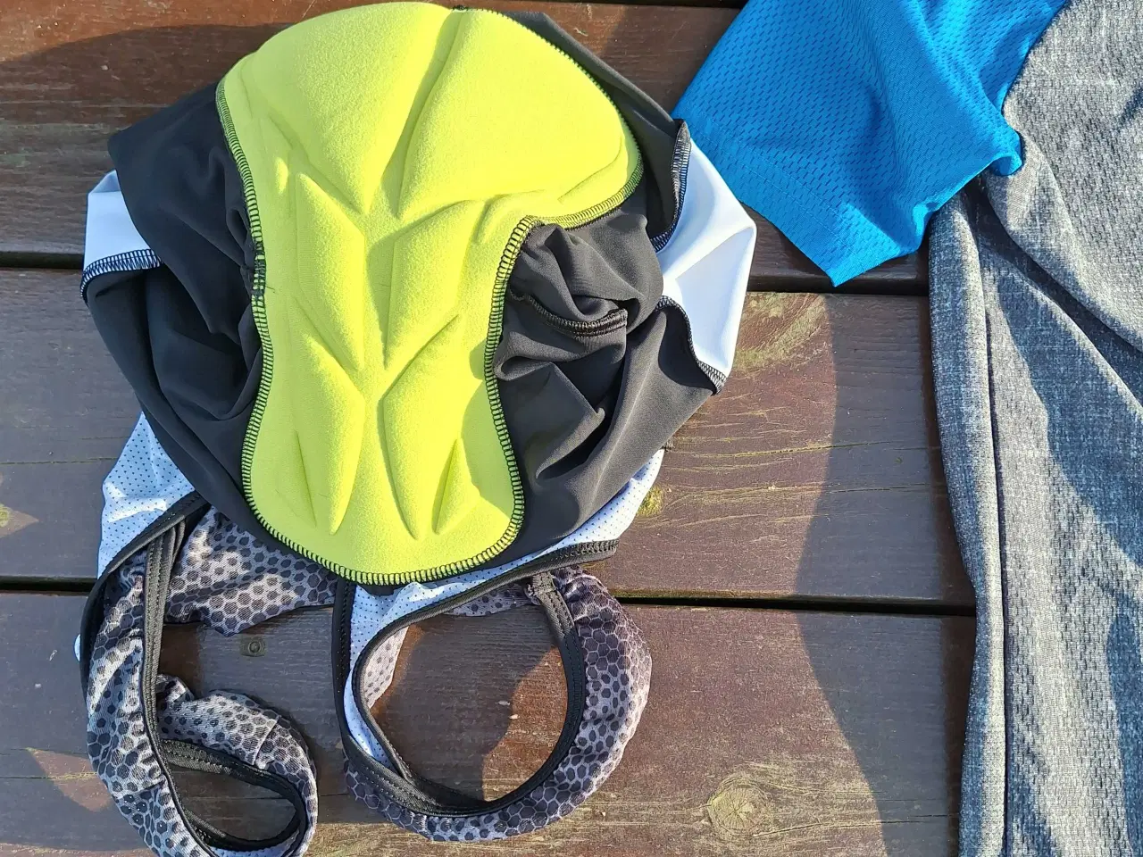 Billede 3 - Mtb tøj 9-10år