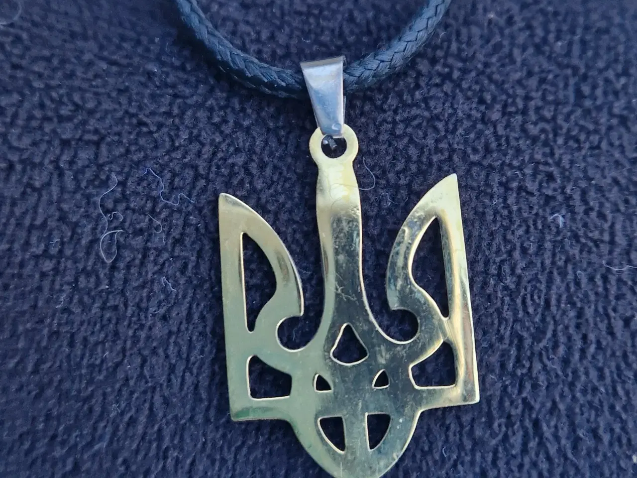Billede 3 - Halskæde med ukrainsk national symbol som vedhæng