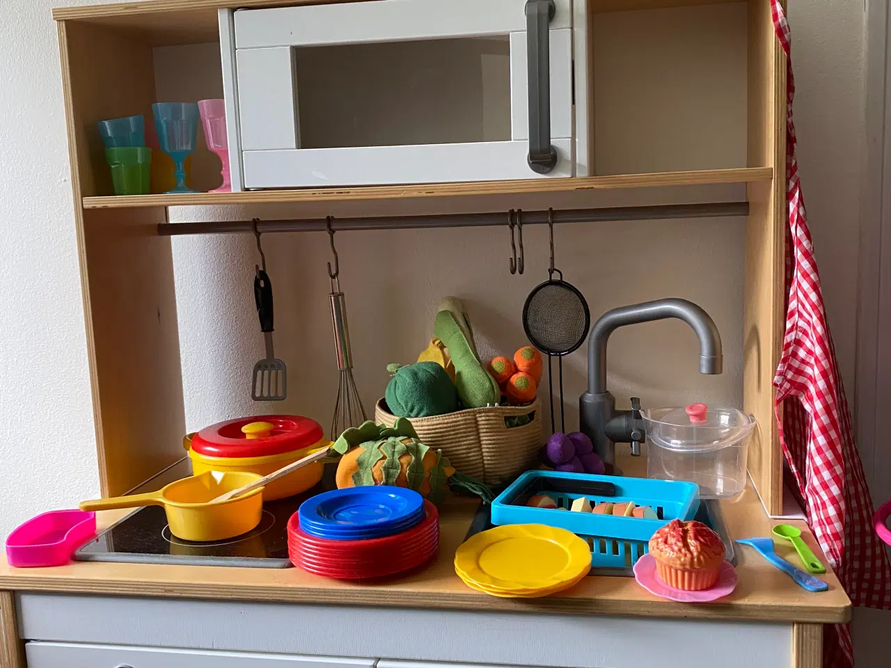 Billede 2 - Ikea legekøkken med diverse køkkenting