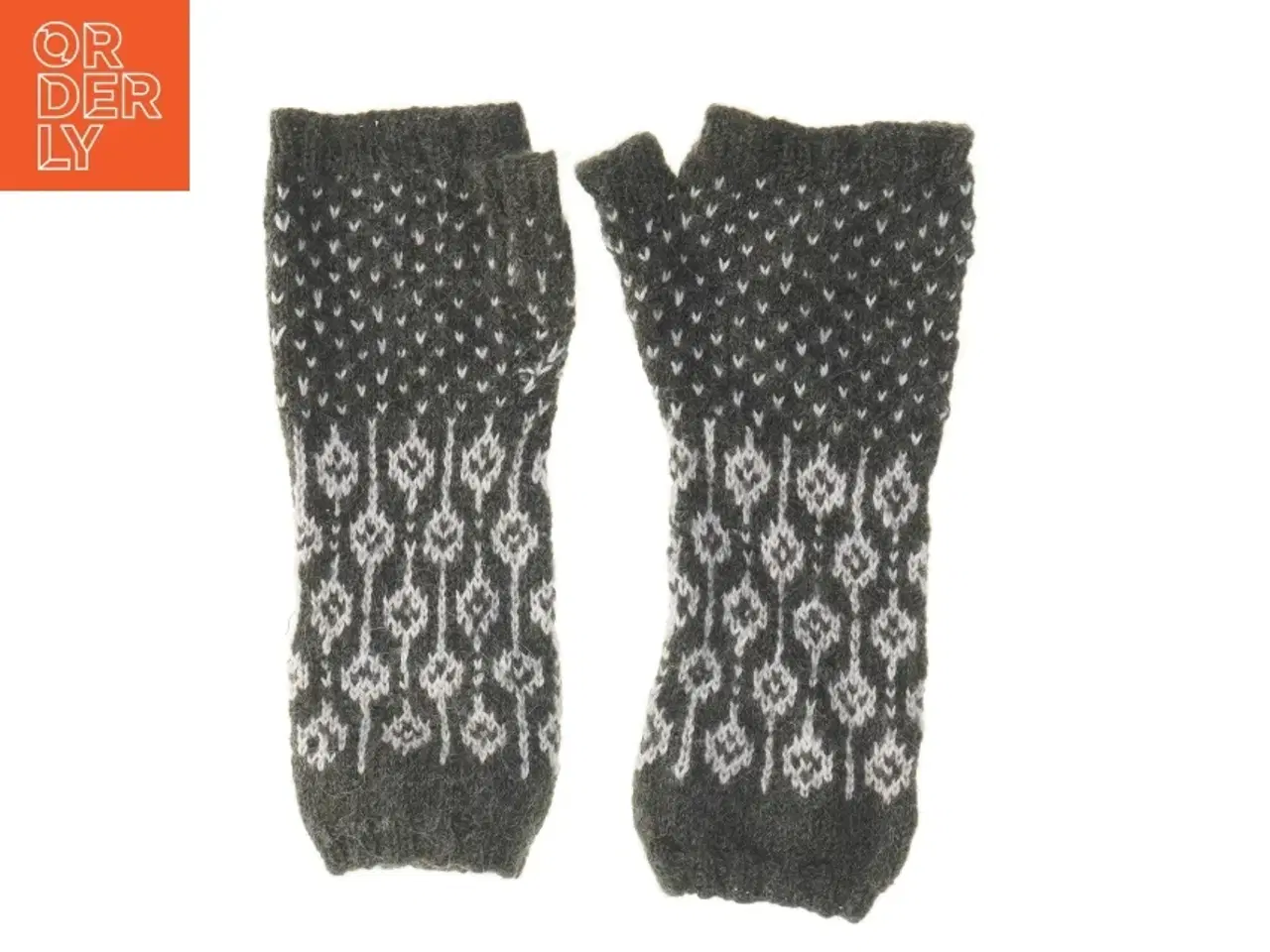 Billede 1 - Håndledsvarmere med mønster (str. 28,5x11,5 cm)