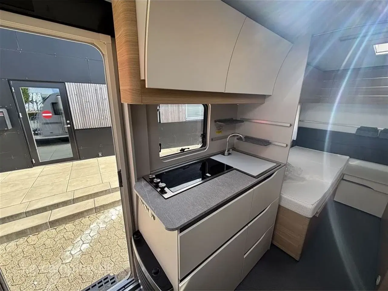 Billede 6 - 2021 - Adria Adora 502 UL   Populær og velholdt campingvogn med enkeltsenge og moderne design