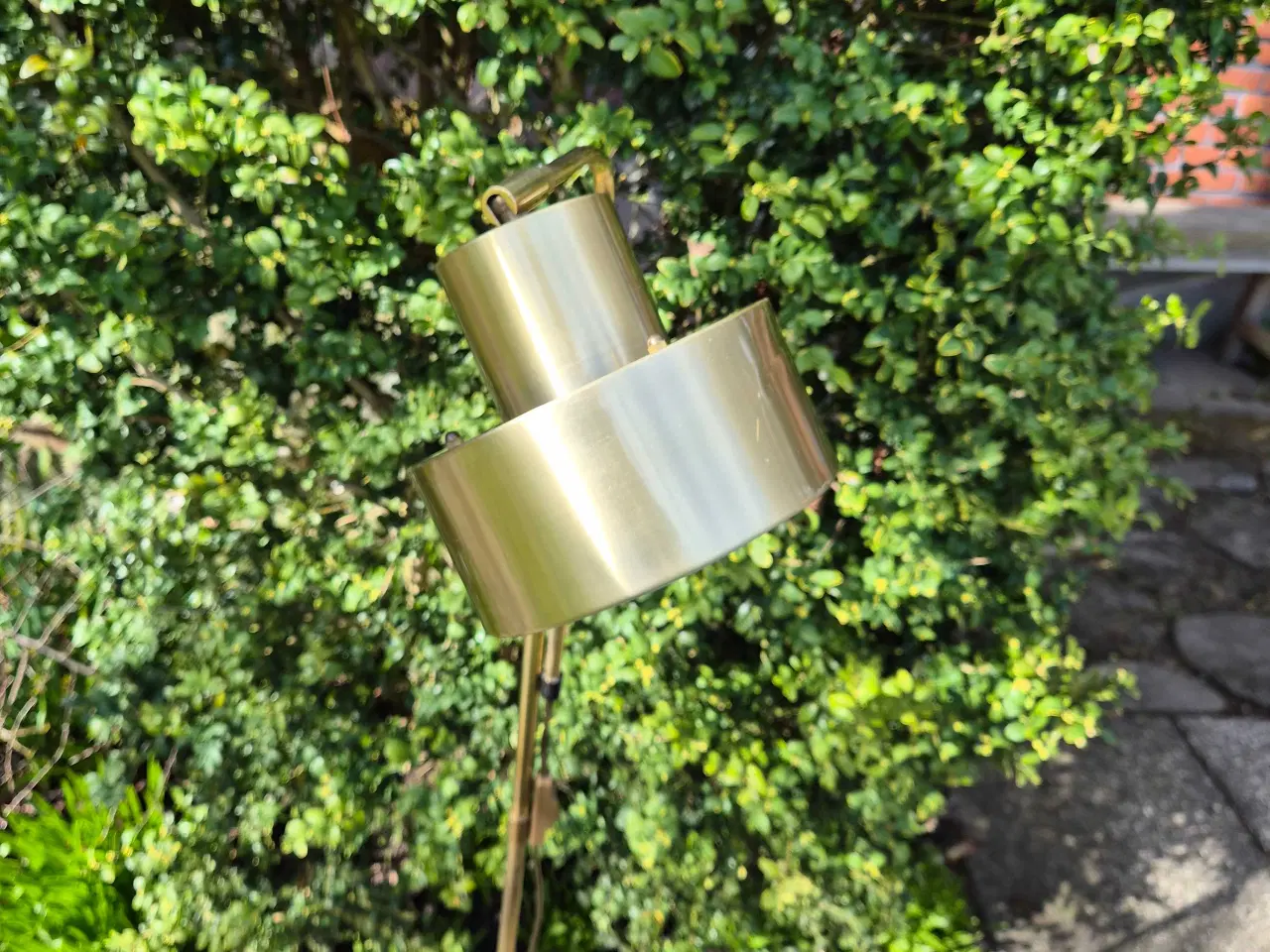 Billede 18 - Elegant og praktisk gulvlampe i messing