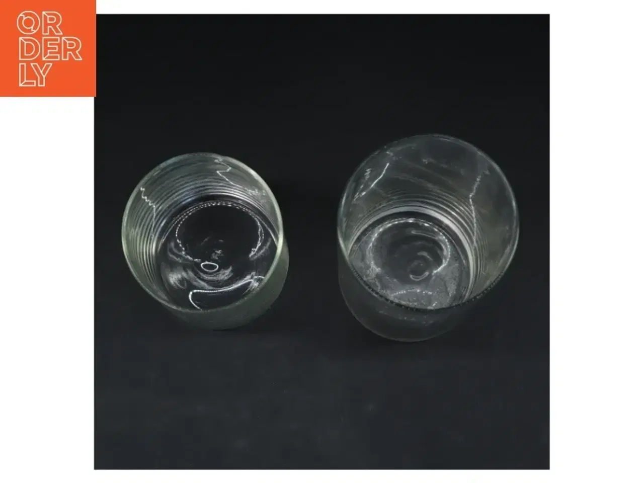 Billede 2 - To cylinderformede glasvaser (str. Ø. 9 cm. længde. 11,5 cm. og. ø. 9 cm. længde. 19,5 cm)