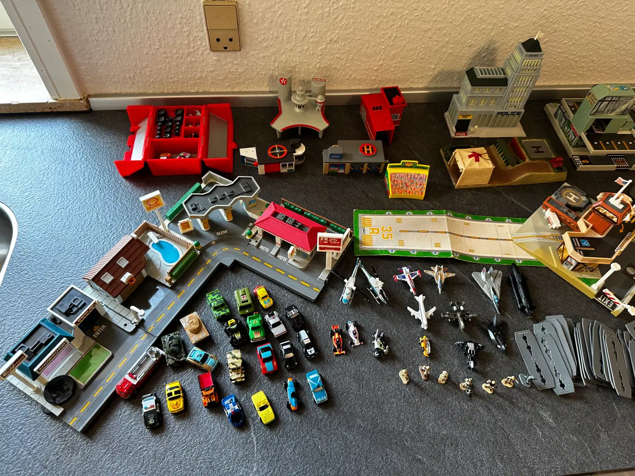 Billede 5 - Micro Machines samling sælges kun komplet