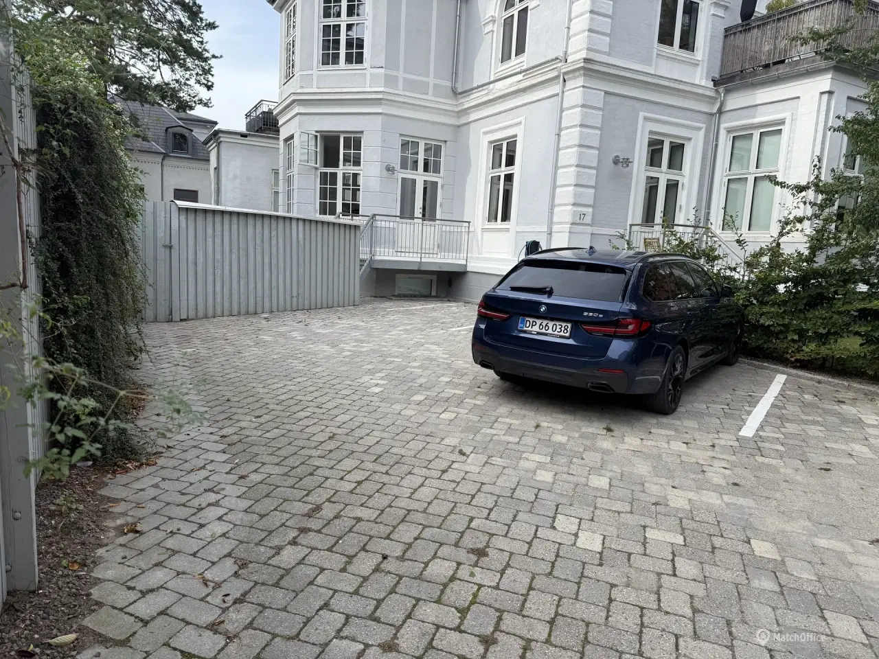 Billede 1 - P-plads mellem FrB. Alle/Gl. Kongevej