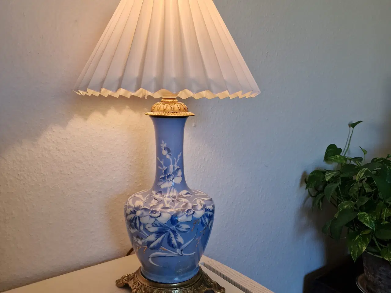 Billede 6 - Flot bordlampe i porcelæn