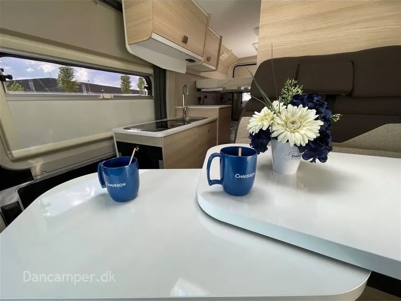 Billede 22 - 2024 - Chausson First Line V594 MAX   Super spændende van med to dobbeltsenge på tværs i køjesystem. 2,2, L motor , 140 HK, solcelle og markise m.m.