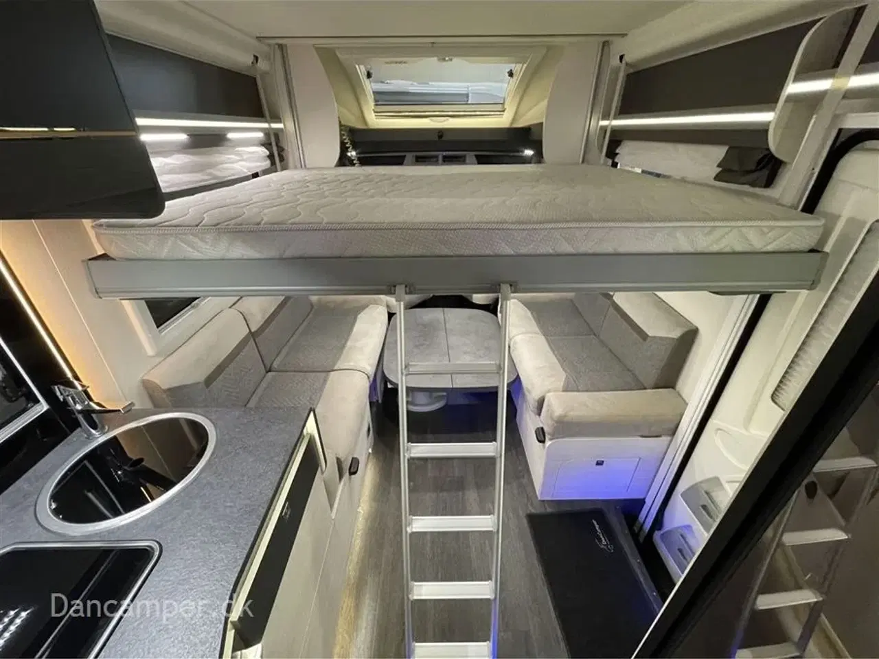 Billede 19 - 2021 - Chausson Titanium 720 Premium   Køjer samt stor dobbelt sænkeseng, 5-prs. 4 sovepladser m.mulighed for 5-6. Smart-lounge, indbygget gasfyldeflaske, markise, cykelholder, 170Hk - Aut.