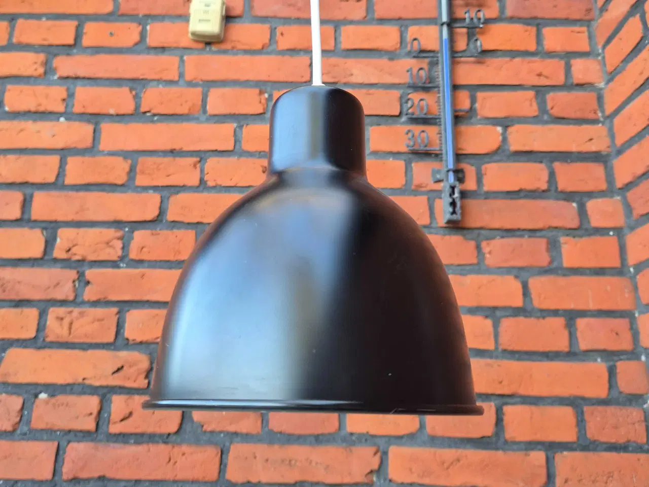 Billede 3 - Sød matsort retrolampe fra Luxo 