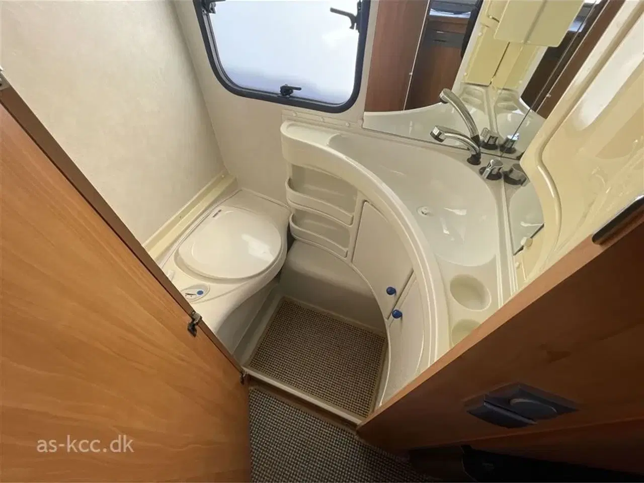 Billede 13 - 2006 - Adria Adora 512 UL   Adria Adora 512 UL.årg. 2006+ Markise og Mover 4 sovepladser, 5 siddepladser