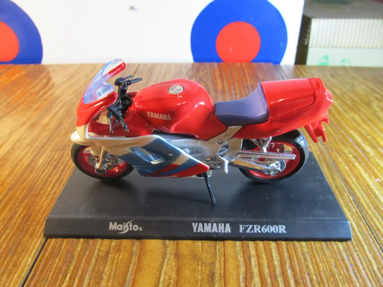 Billede 5 - Modelmotorcykel, skala 1:18