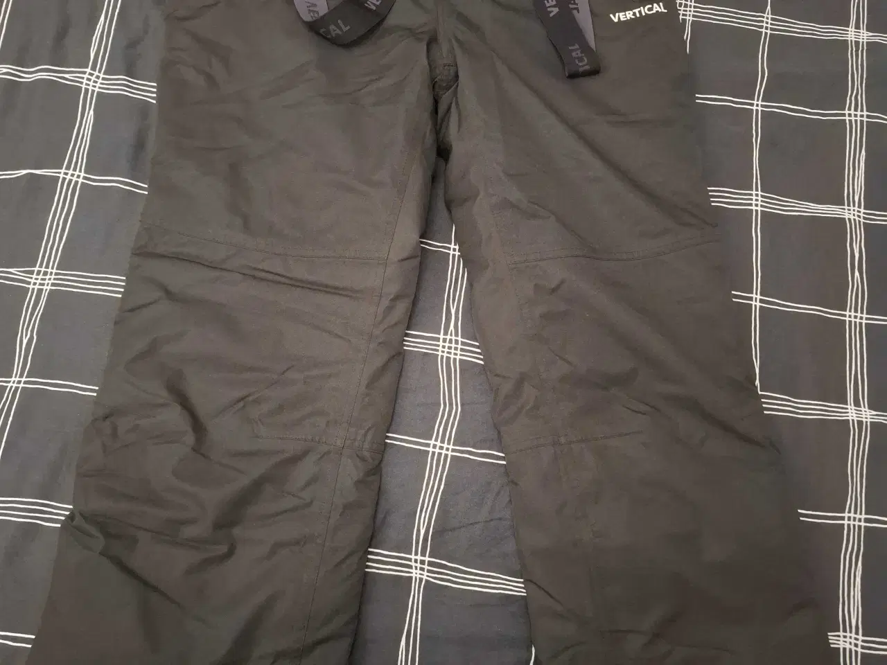 Billede 3 - Vertical. Skibukser L, nye, aldrig brugt.