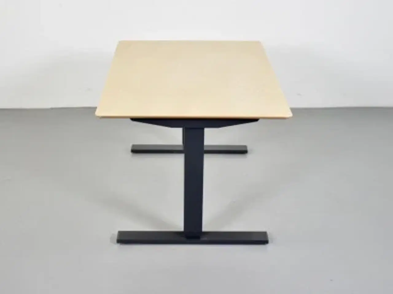 Billede 2 - Scan office hæve-/sænkebord med birkelaminat, 120 cm.