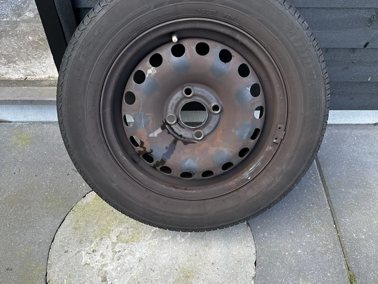 Billede 1 - 2 x sommer hjul vw up