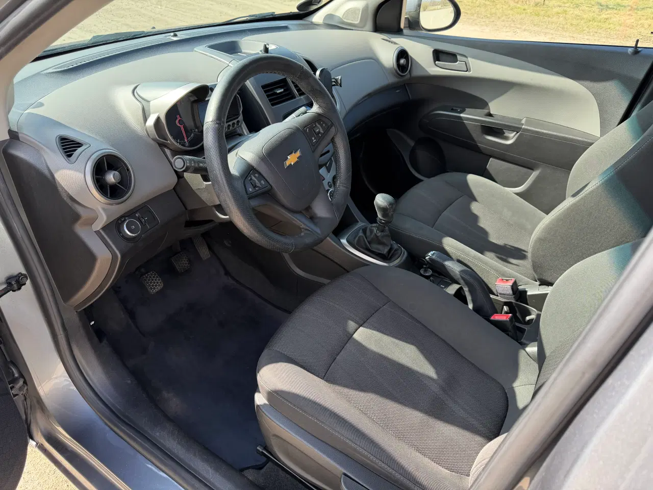 Billede 5 - Rummelig fornuftig bil