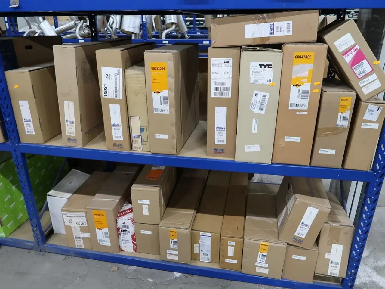 Billede 3 - Indhold i reol