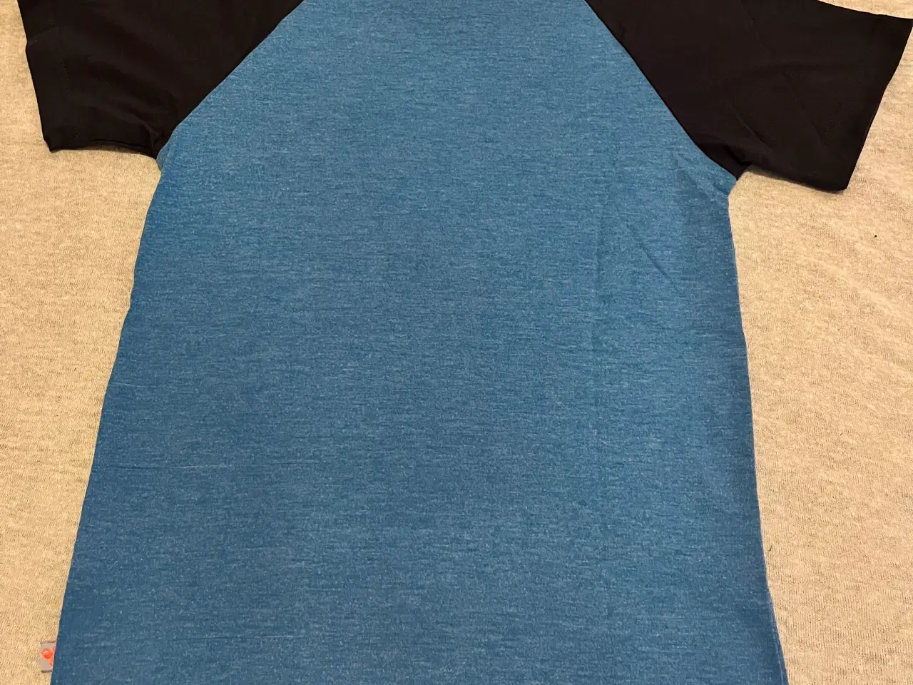 Billede 2 - T-shirt fra Hummel 