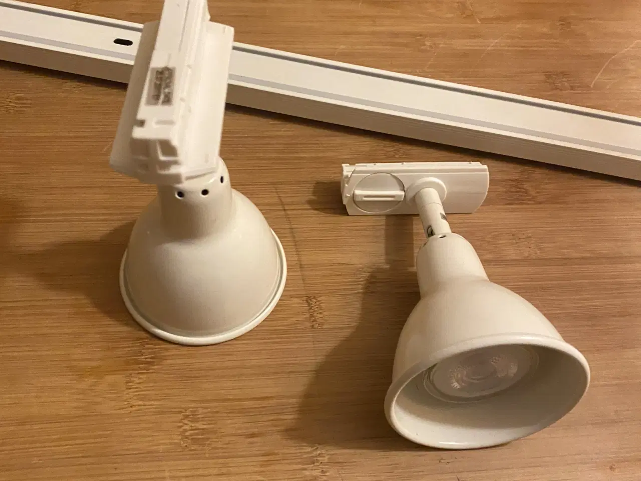 Billede 4 - Nordlux spotskinne på 2 mtr med 2 spots