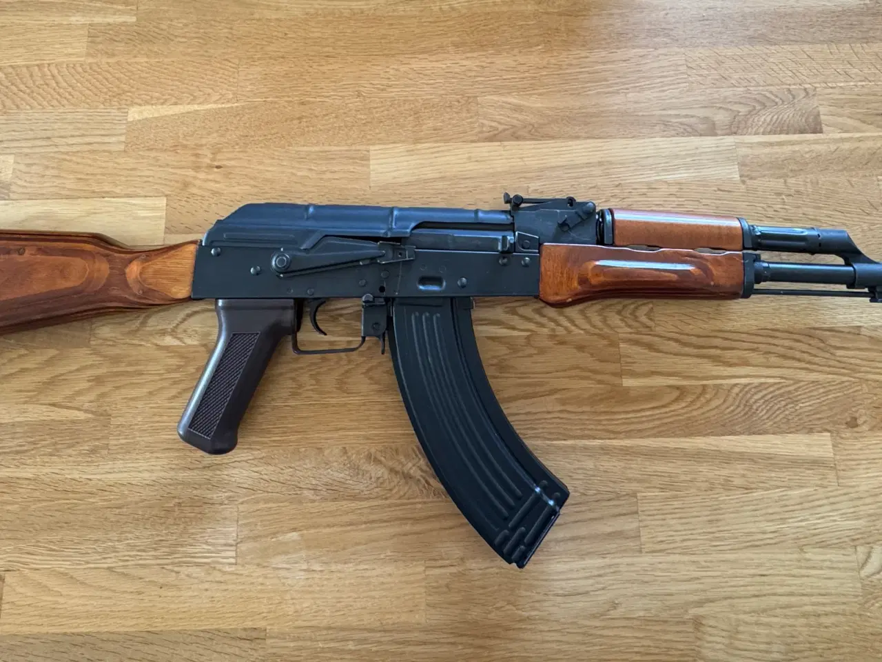 Billede 3 - Airsoft AK-47 riffel i fuld metal og træ