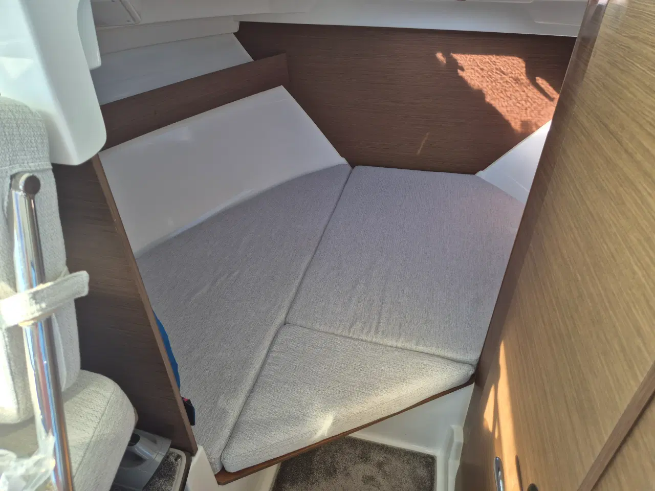 Billede 15 - Jeanneau 795, 200hk, som ny, 2022