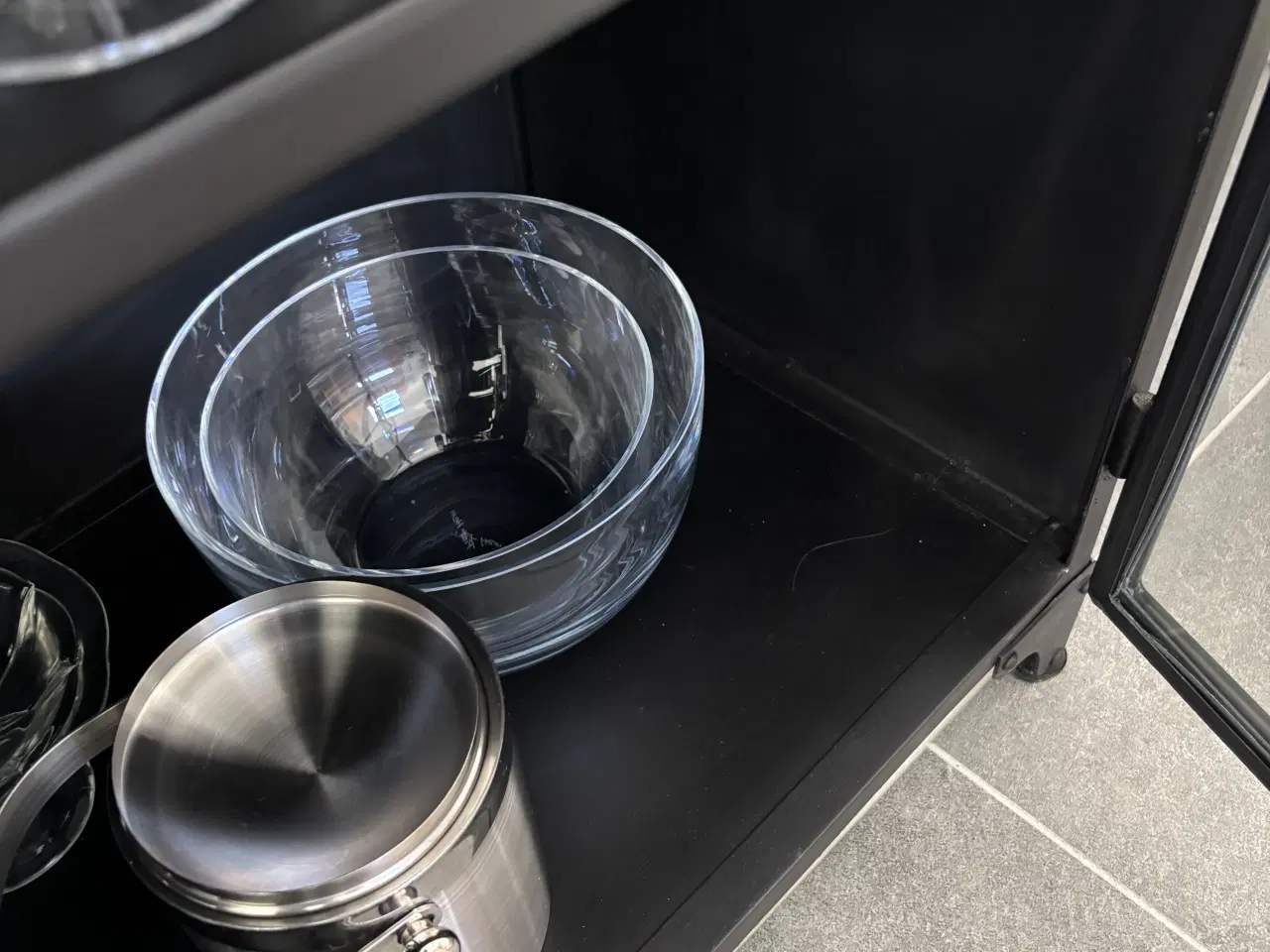 Billede 4 - Stor vitrineskab i genbrugsmaterialer 