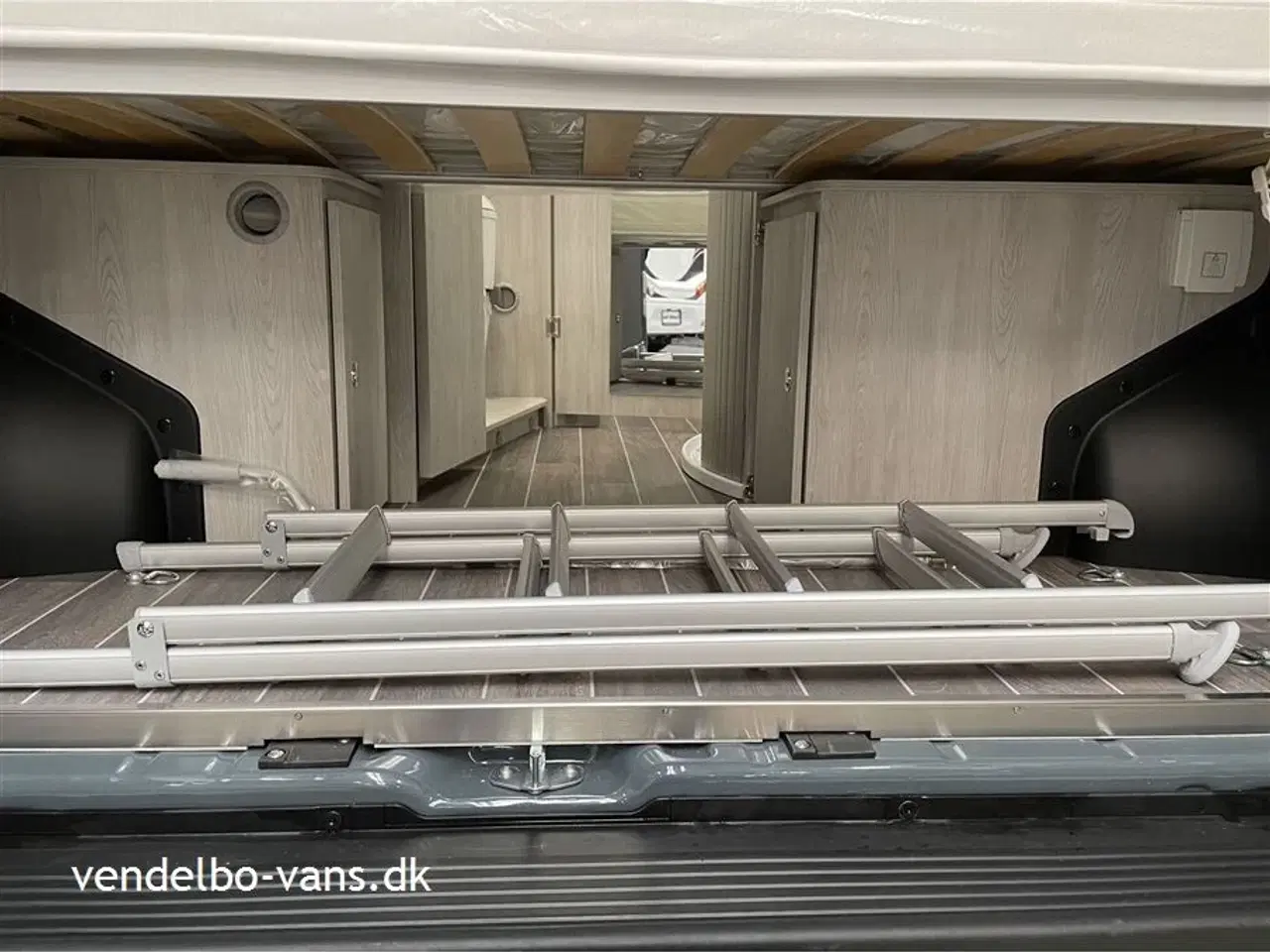 Billede 23 - 2025 - Rollerteam Livingstone Sport 7 Active   Van 5,99 m med 5. S. sele og sove pladser