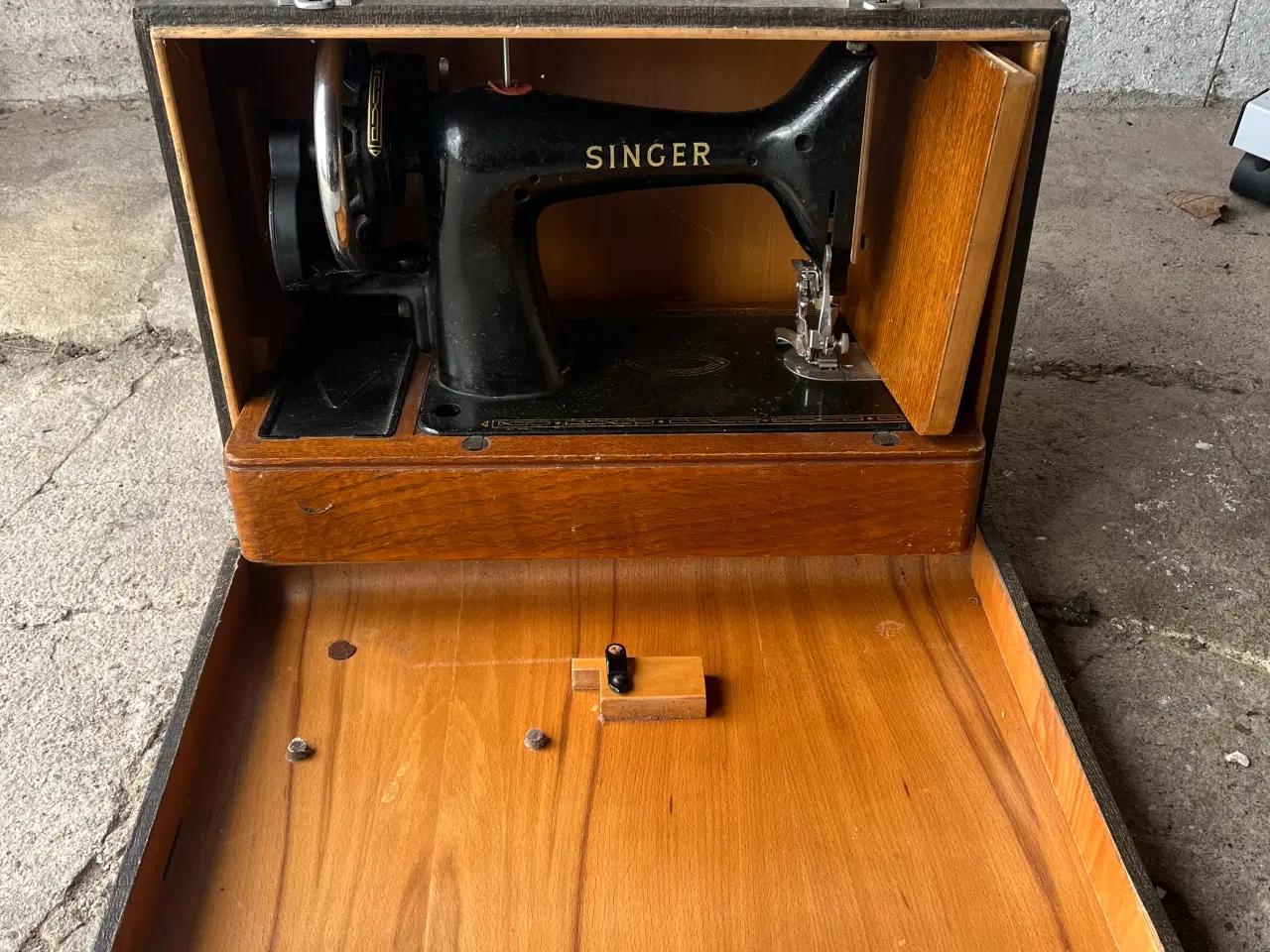 Billede 1 - Symaskine - antik