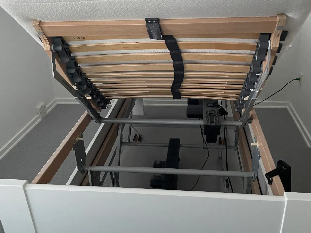 Billede 6 - Elevationssenge med sygeplejeløft