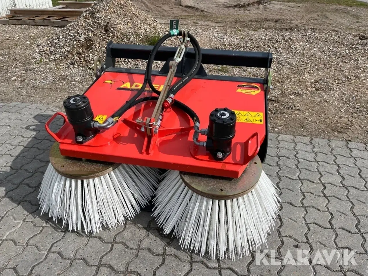 Billede 1 - Fejemaskine Adler R100