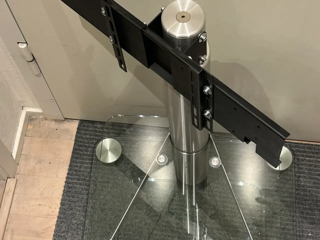 Billede 6 - Spectral TV-stander i glas og stål – elegant og st