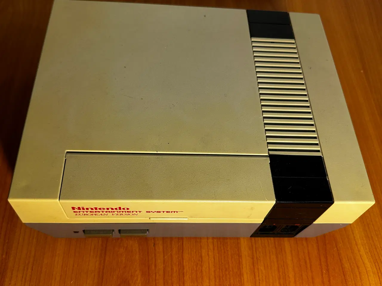 Billede 1 - Nintendo 8 bit med 2 spil, GameGenie mm.