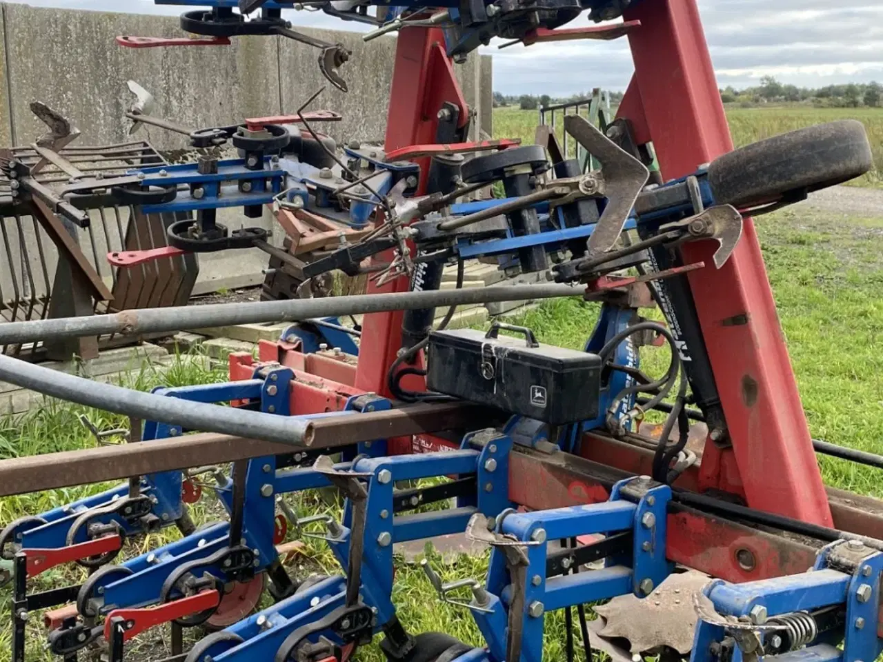 Billede 3 - Hatzenbichler 12 rækket med sæde til styr og tallerkner til små afgrøder