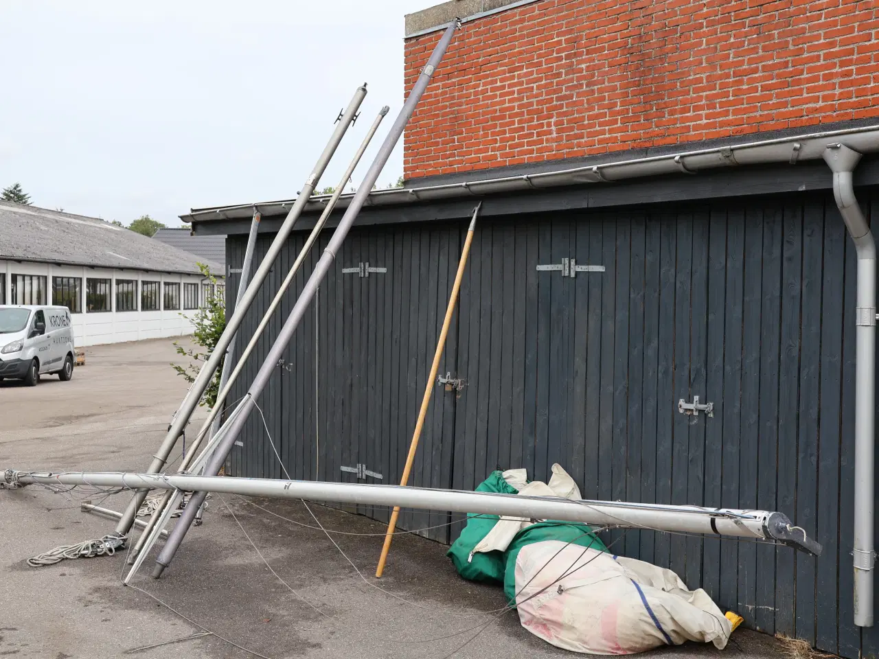 Billede 2 - Div spilerstager, sejl, spilerdug, mast m.m.