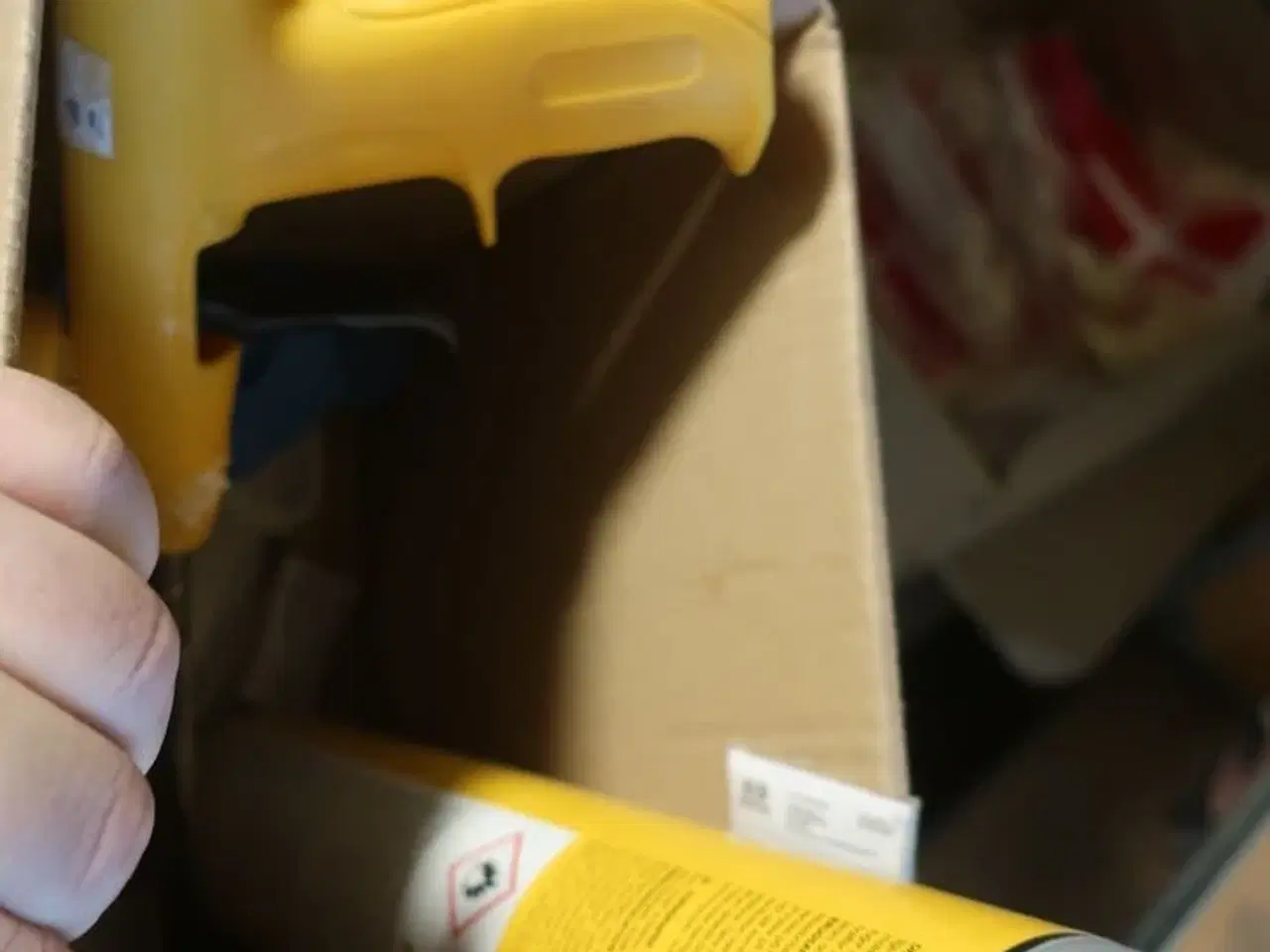 Billede 4 - Reol med div. Værktøj, engangshandsker m.m.