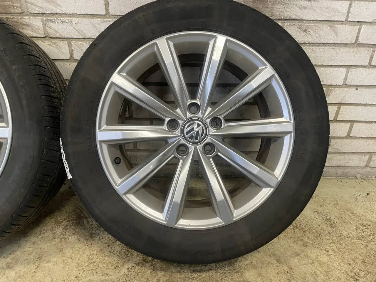 Billede 4 - 17 VW Passat 215/55r17 Ref.99 sommer