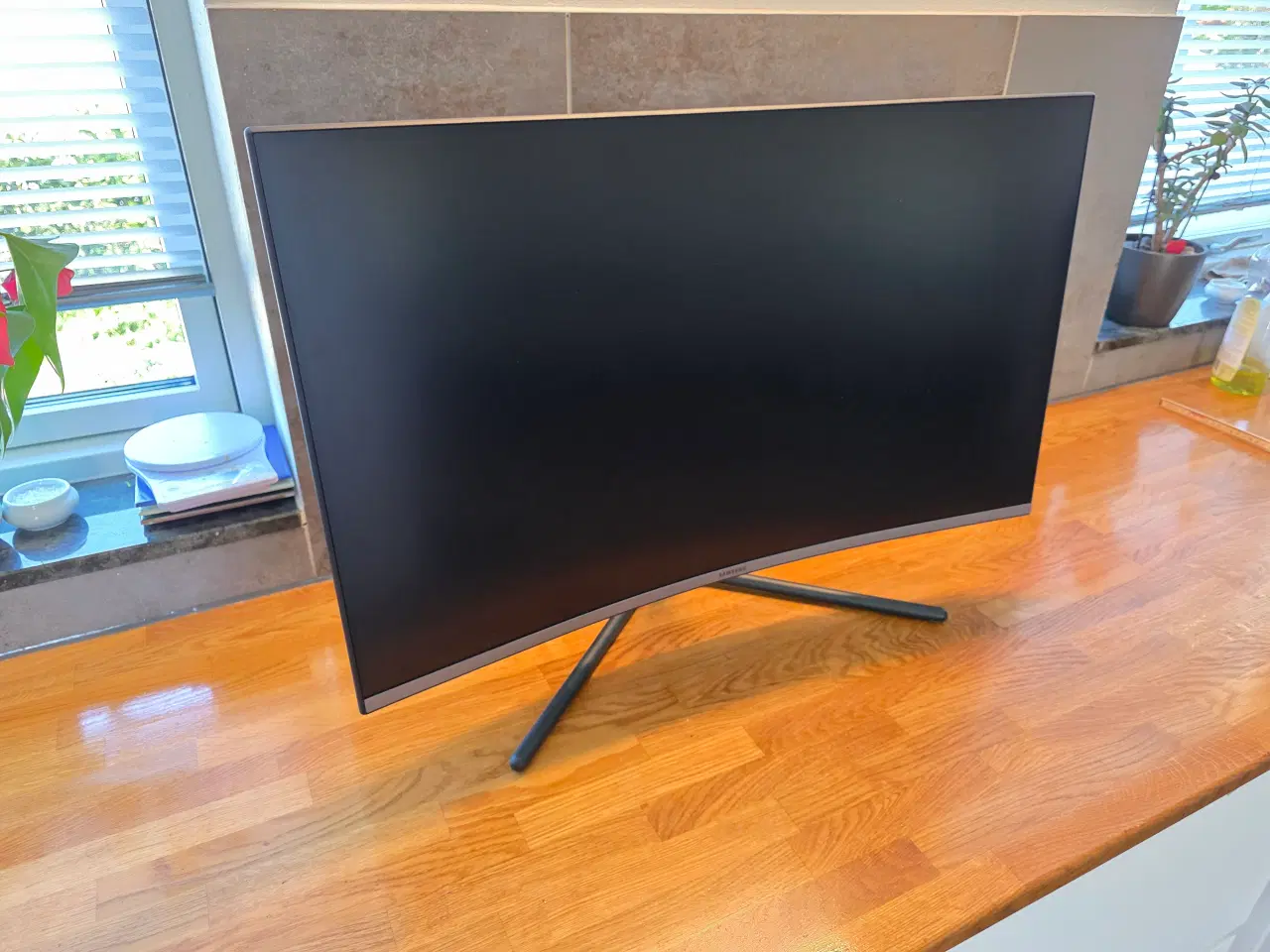 Billede 3 - 32" Curved SAMSUNG Skærm – U32R590CWU
