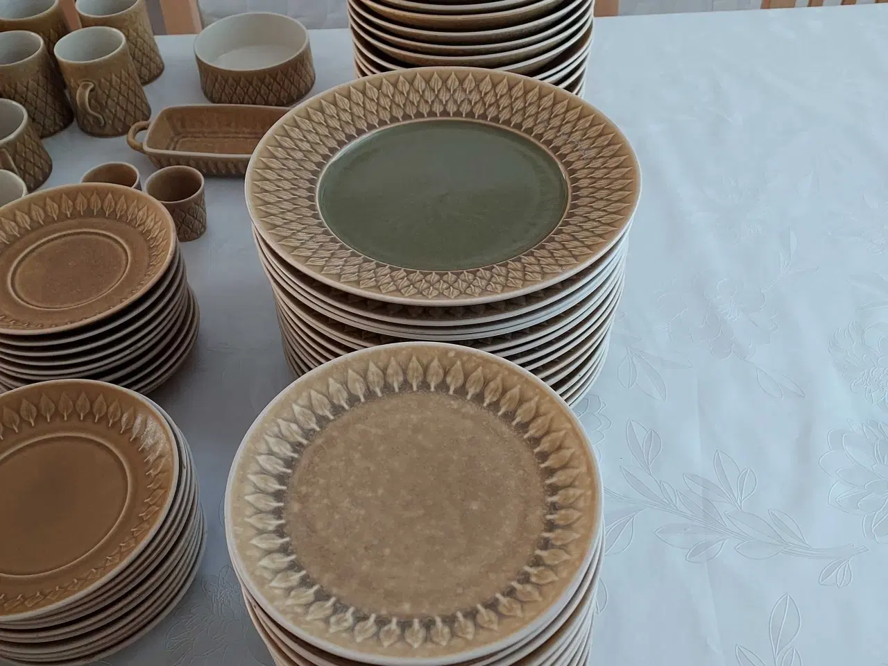 Billede 12 - Bing & Grøndahl, Kronjyden, Relief stel