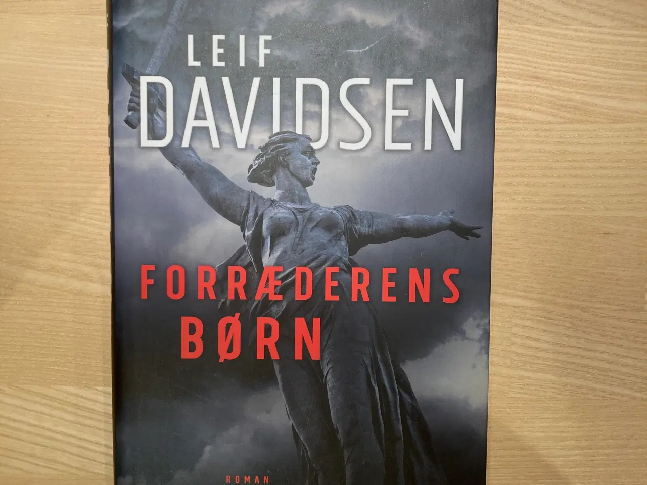 Billede 1 - “Forræderens børn” af Leif Davidsen 