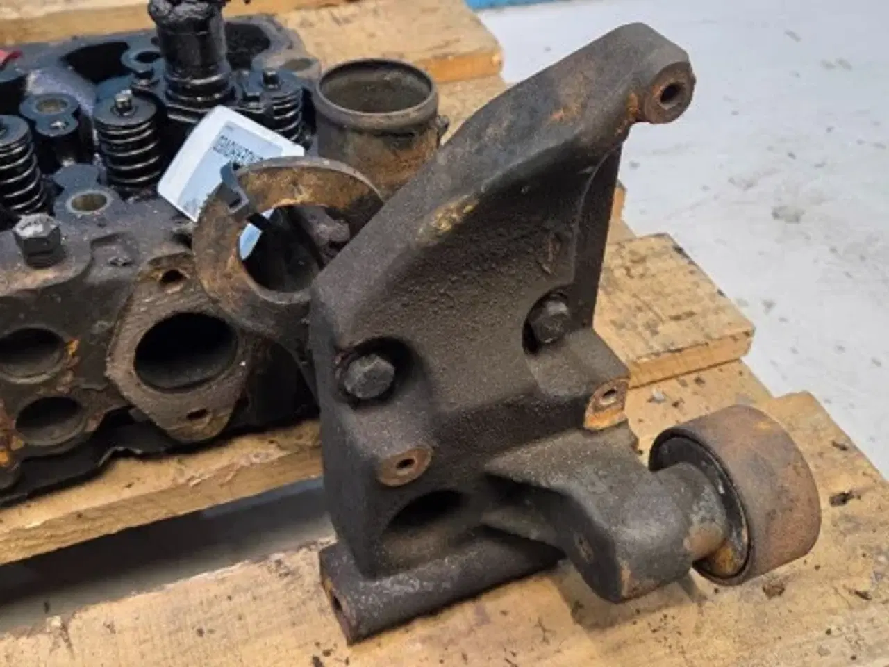 Billede 13 - Case 821E Cylinderhoved 2831279