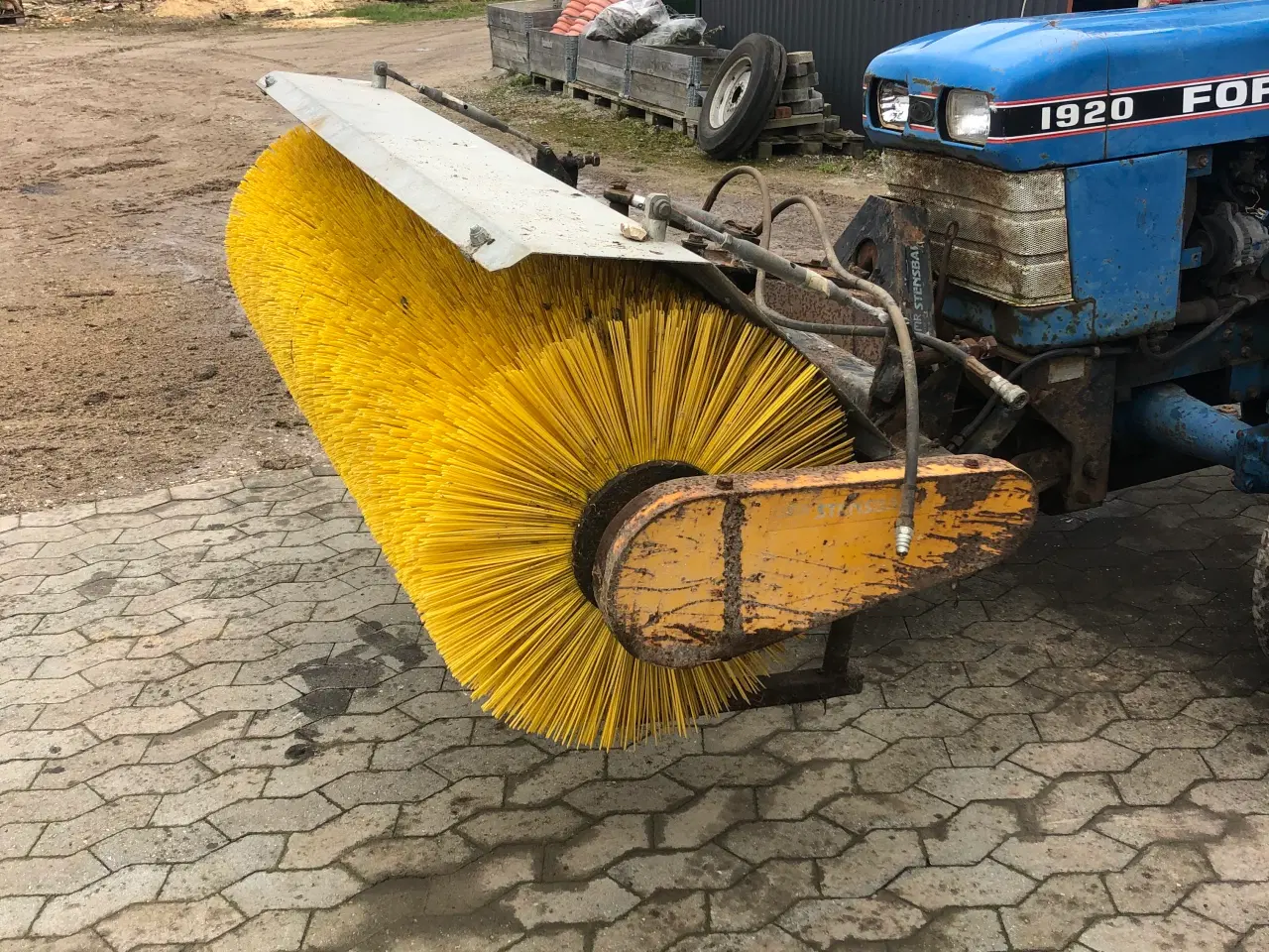 Billede 2 - Fejekost til traktor